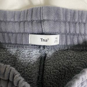 🤍3/35 TNA sweatpants